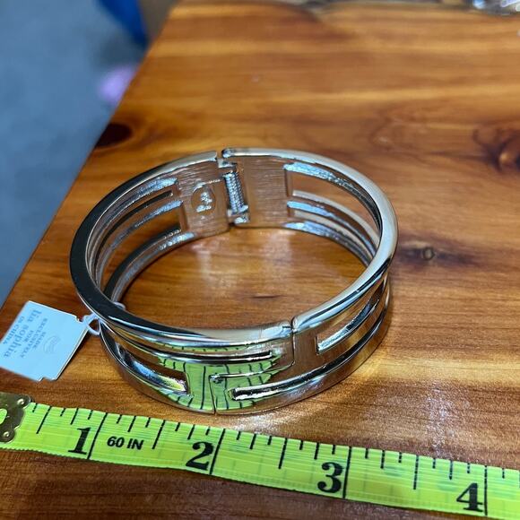 Lia Sophia Hinged Cuff Bangle Bracelet Silver Tone Geometric Chunky NEW NWT - Picture 2 of 9